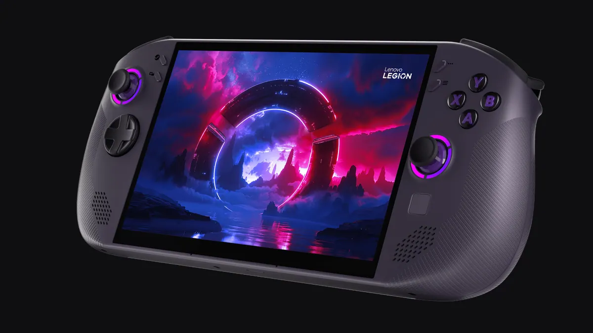 Lenovo Legion Go S em ângulo de três quartos, foto oficial de imprensa.