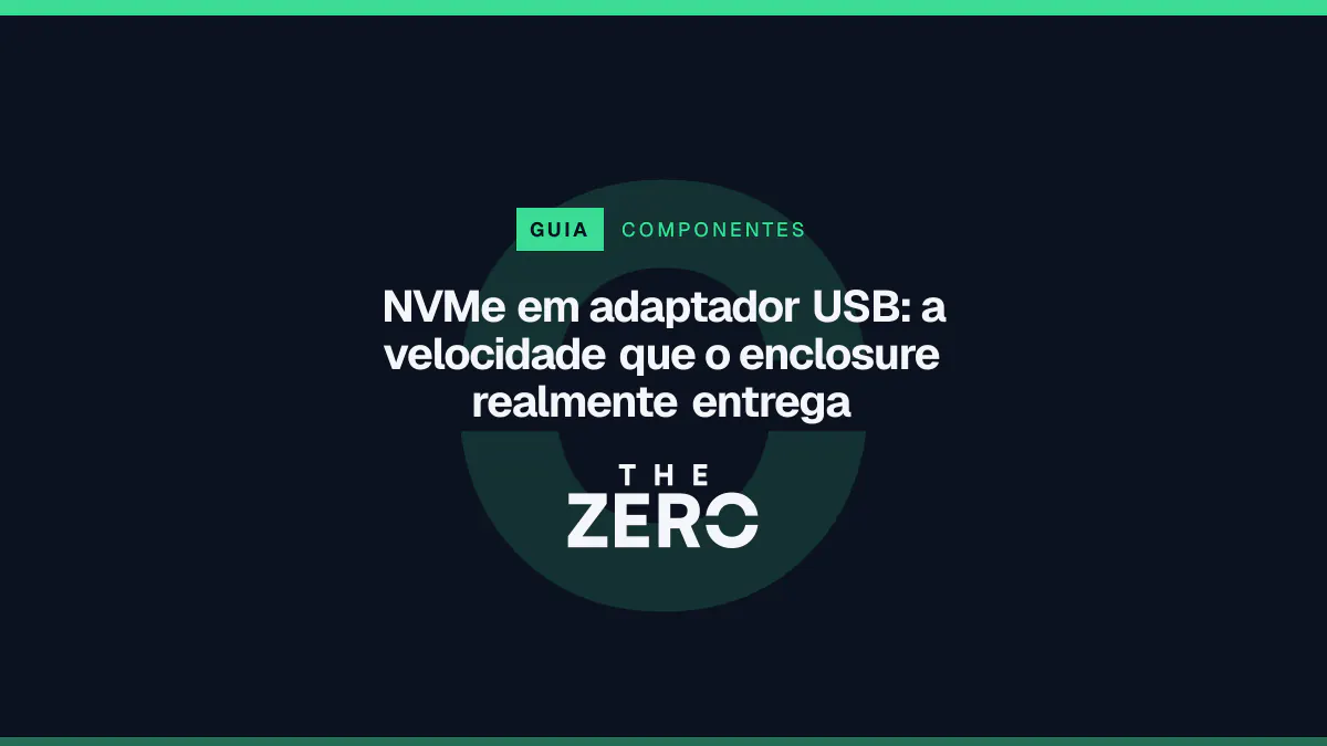 Cartaz editorial do The Zero em azul-marinho, com a marca da casa e faixa verde de Componentes, para o guia sobre NVMe em adaptador USB.